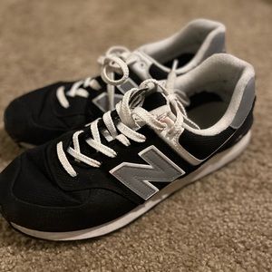 NEW BALANCE BLACK AND GRAY- Men size 10